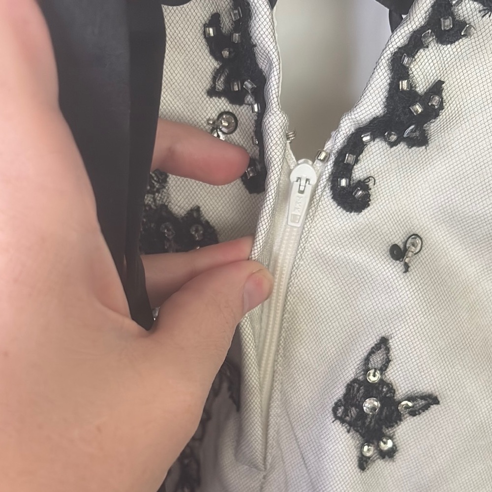 Mori Lee Black and White prom quinceañera Dress sz 9/10 tool lace sequins beauty - Picture 9 of 17